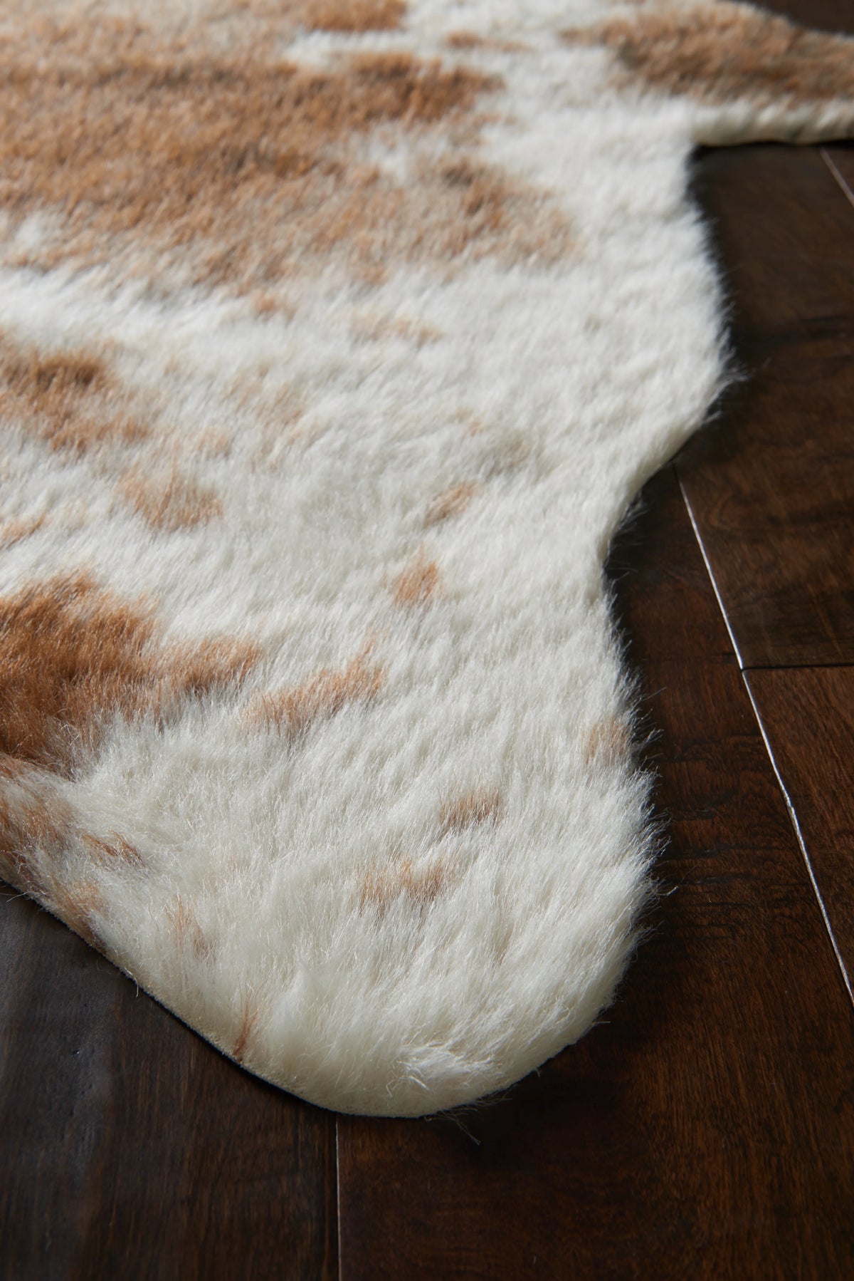 Ivory Faux Cowhide Area Rug Q6994