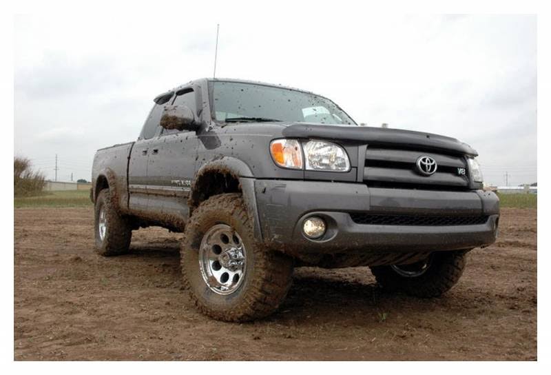 2.5 inch Toyota Suspension Lift Kit with Struts and Shocks J707198